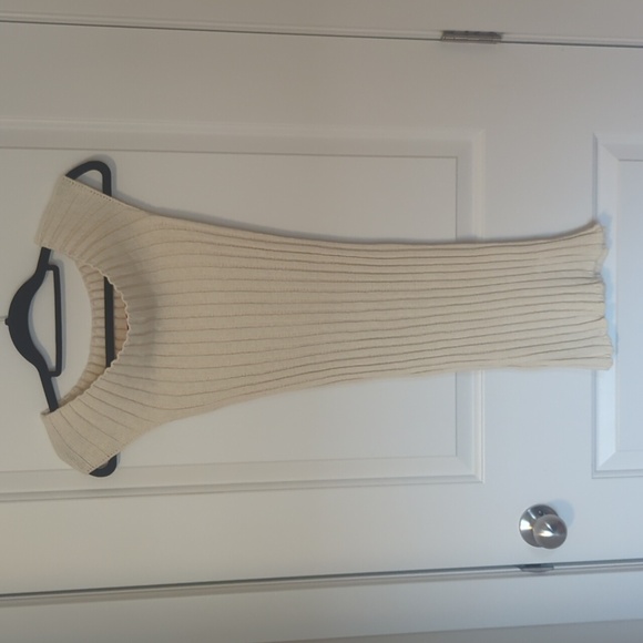 Knit Off the Shoulder dress - Picture 3 of 8